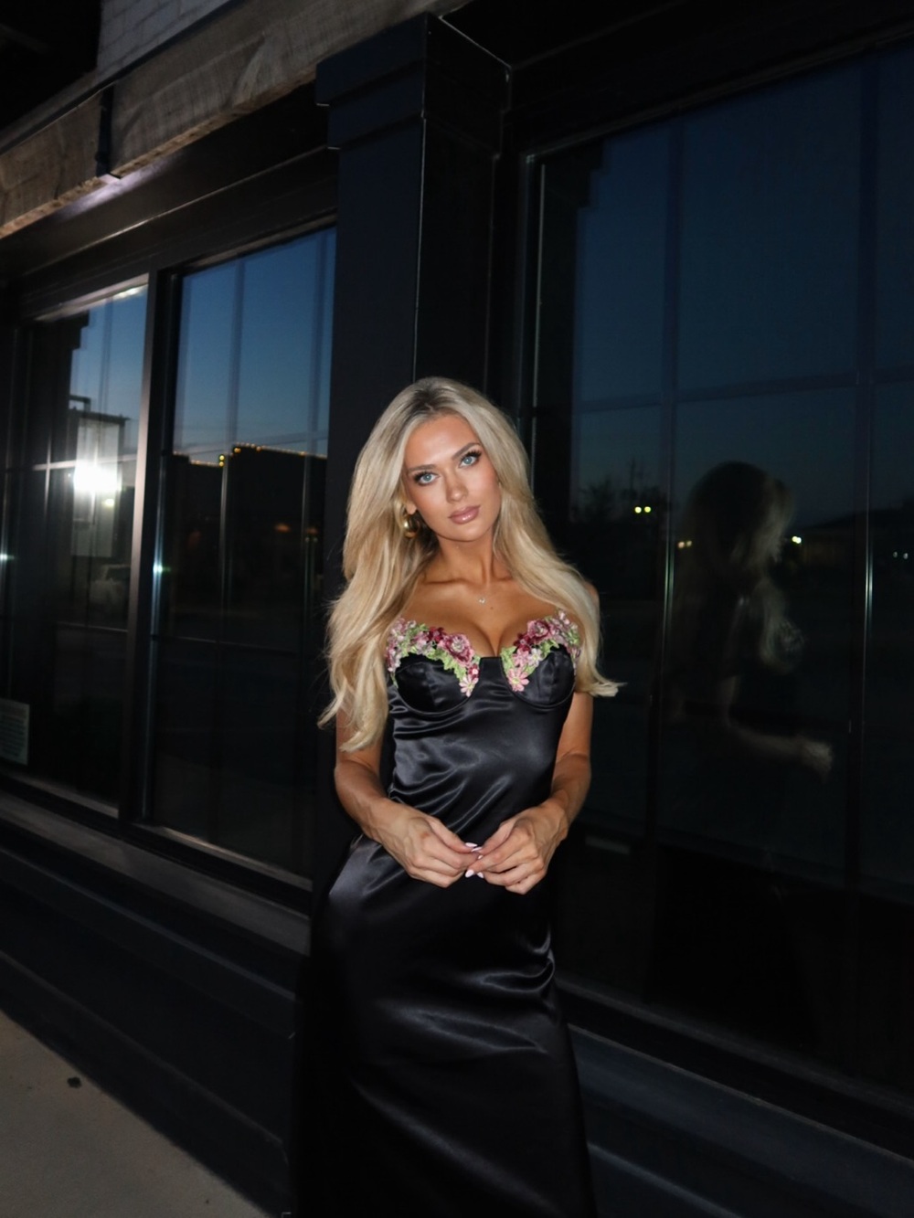Dress - Picture 2 of 3